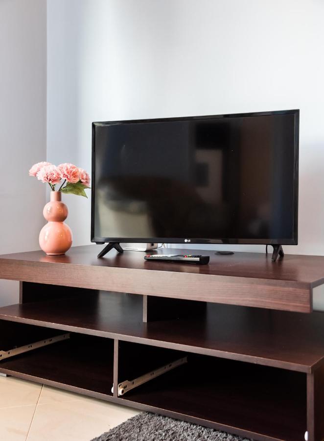 Wola Pleasure Place Apartment Warsaw Luaran gambar